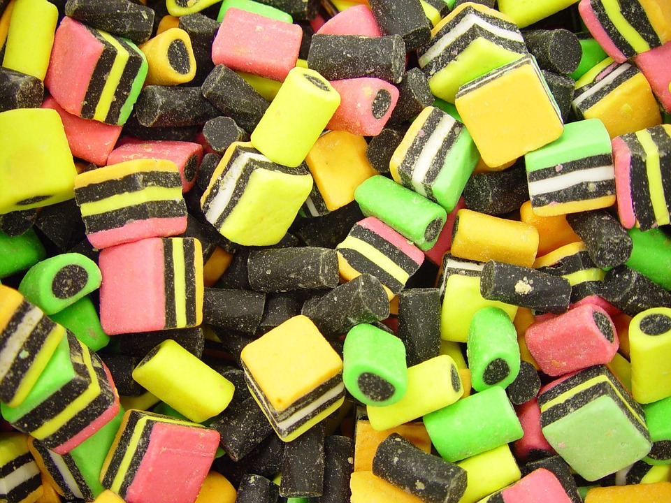 is licorice candy bad for dogs